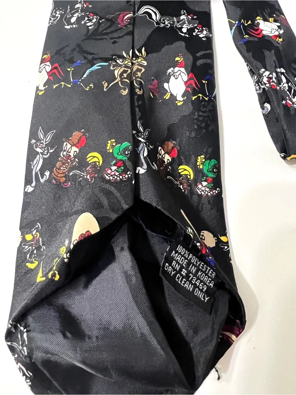 Looney Tunes black all-character tie